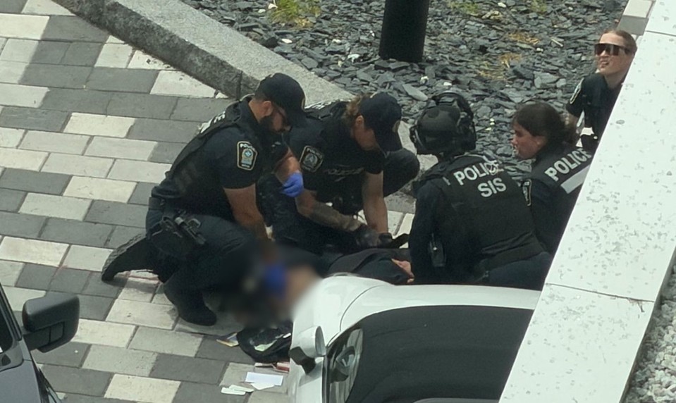 Streľba v židovskej štvrti v Montreale si vyžiadala tri obete. Zahynul aj policajt