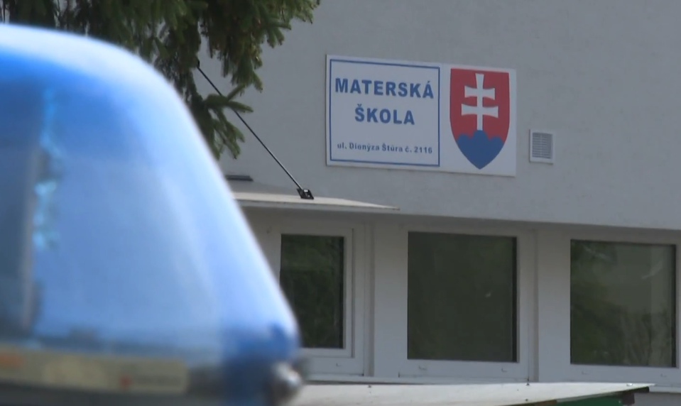 Z pašovania injekčných striekačiek do škôlky podozrievajú dvojičky. Matka tvrdí, že tam v tom čase ani neboli