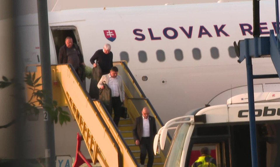 Vládny špeciál s delegáciou z Vietnamu pre poruchu skončil v Kazachstane. Jej členovia smerujú do Bratislavy "na vlastnú päsť"