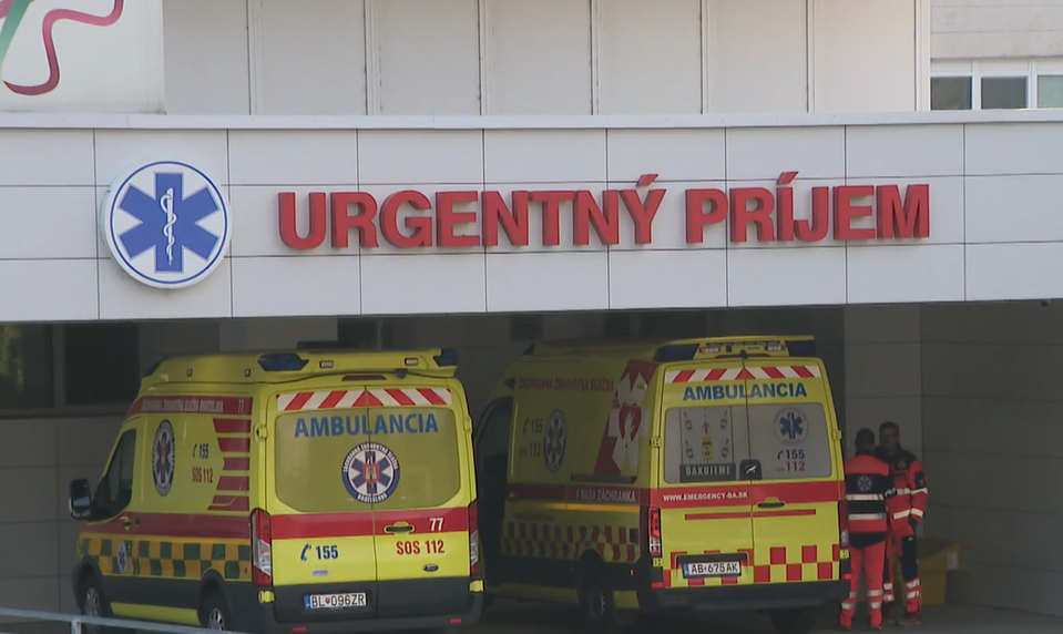 Agresívnych pacientov pribúda. Zdravotníci aj policajti žiadajú systémové riešenie
