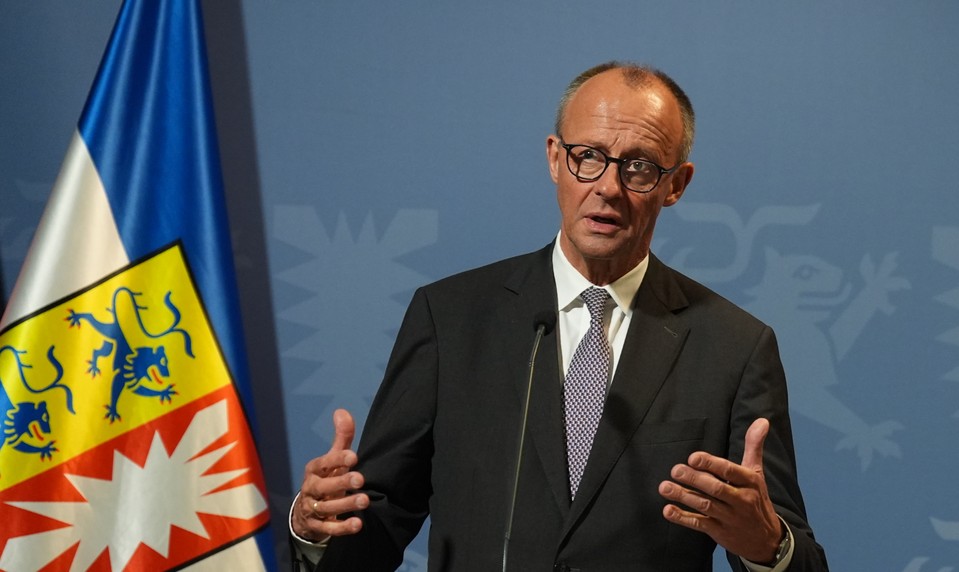 Merz chce Sýrčanov poslať domov. Do Nemecka pozval Šaru, aby prebrali deportácie