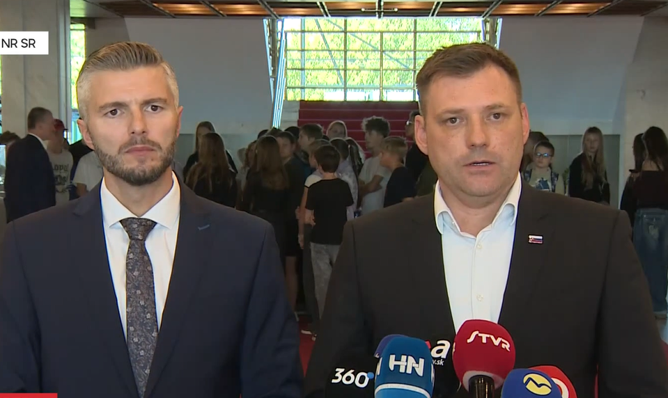 Slyško opúšťa poslanecký klub Hlasu. Koalícia má podľa Tarabu už len 76 poslancov