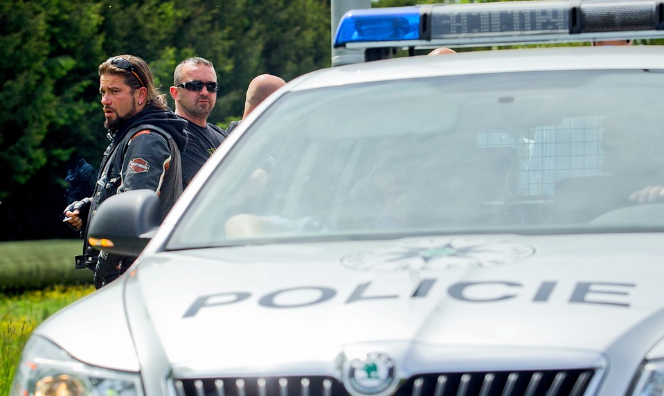 ČR posilňuje ochranu pred hybridnými hrozbami, polícia pridáva hliadky pri staniciach