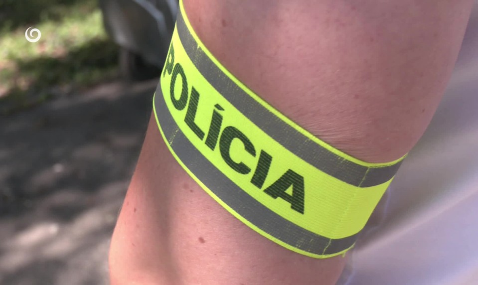 Dôchodca počul volanie o pomoc. Mladá žena prežila útok nožom