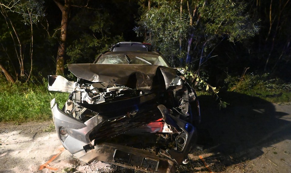 Mladík (16) bez vodičáku havaroval. V aute viezol ďalších päť ľudí