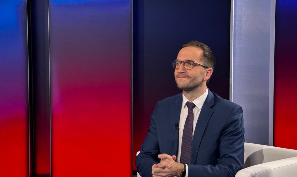 Jakab v Politika 24: Fico si vymýšľa, že chceme rušiť 13. dôchodky