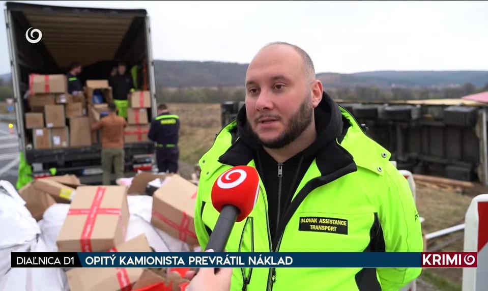 OPITÝ KAMIONISTA PREVRÁTIL NÁKLAD