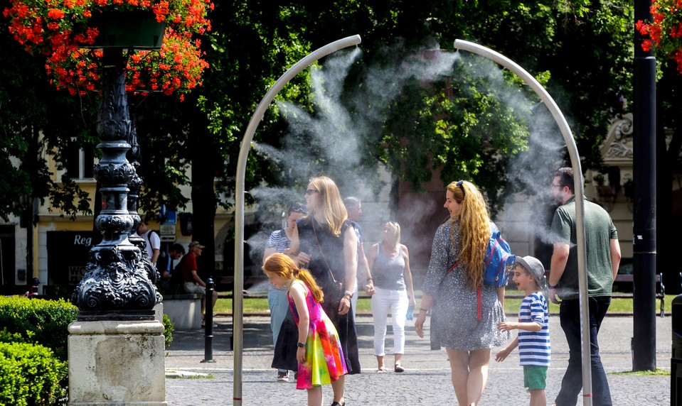 Hrozia požiare aj kolapsy z tepla. Slovensko čelí vlne horúčav, SHMÚ vydal výstrahy