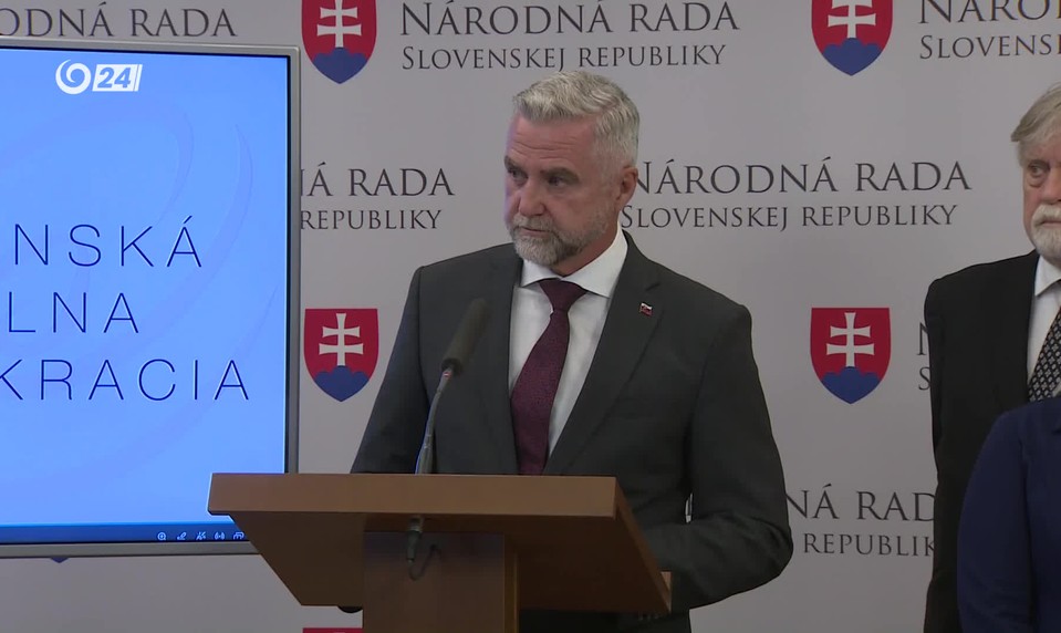 Gašpar: Transakčná daň sa ako celok nezruší. Premiér si otestoval reakciu kritikov