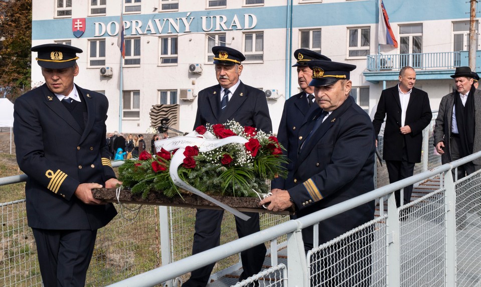 Dunaj si vzal osem životov. Slovensko si pripomína tragédiu remorkéra Ďumbier