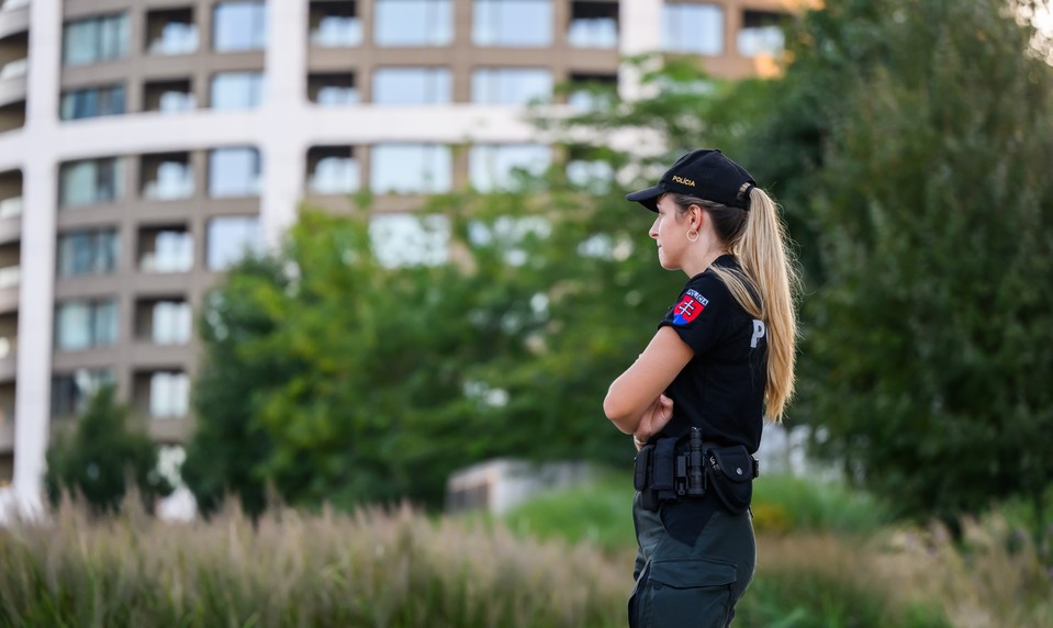Policajtkám a vojačkám má stúpnuť tehotenské. Vláda schválila novelu zákona
