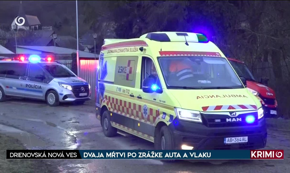 DVAJA MŔTVI PO ZRÁŽKE AUTA A VLAKU