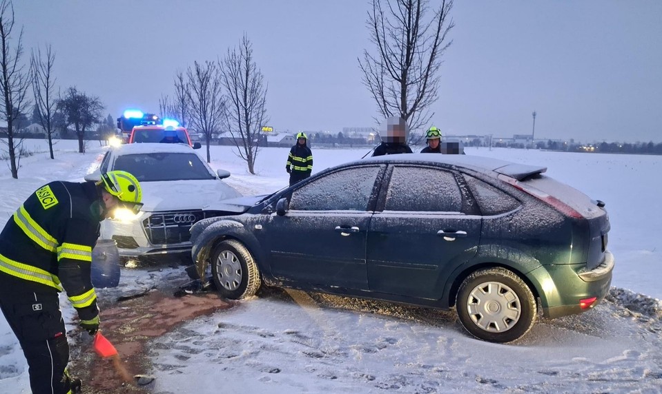 Poľadovica od rána komplikuje život v Prahe. Záchranári evidujú takmer 50 úrazov