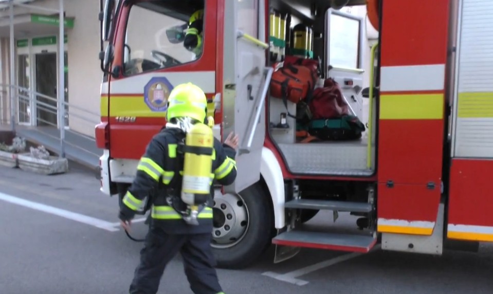 Pri požiari izby v nemocnici sa splodín z horenia nadýchali dvaja ľudia