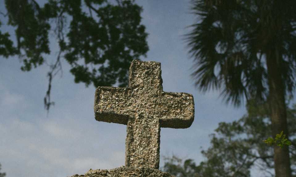 Krížové cesty: tradícia stará stáročia… a jeden muž, ktorý ju vyrezal z dreva vlastnými rukami