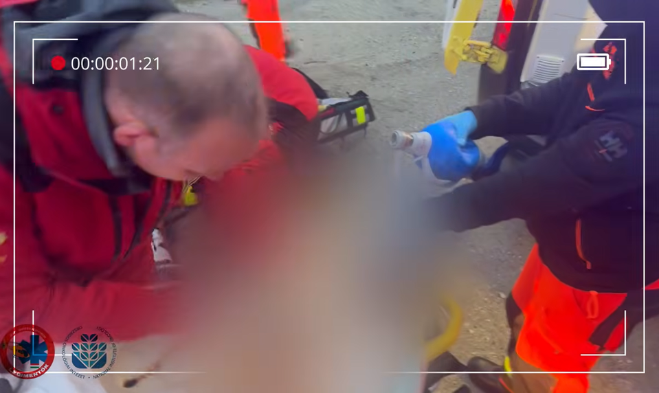 Neuveriteľný prípad z Maďarska: Lekár zachránil mužovi život, bodnú ranu na srdci mu zašil na ulici