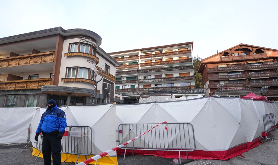 Švajčiarske úrady priznali, že pravidelné kontroly vo vyhorenom bare boli zanedbané