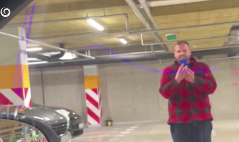 Posadnuto ju prenasledoval, písal jej desiatky správ a čakal pred domom. Súd mu zakázal priblížiť sa