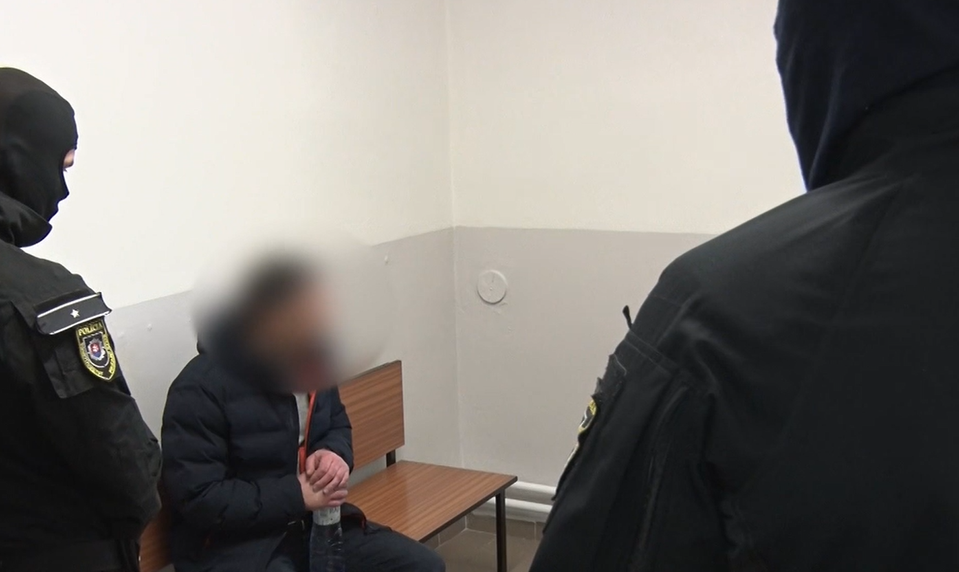 Dvaja Gruzínci vykrádali byty po celom Slovensku. Policajti ich zadržali priamo pri čine