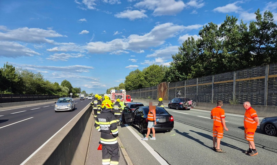 Ťažká nehoda českej rodiny v Rakúsku. Otec zadriemal za volantom, syna (12) prevážal vrtuľník