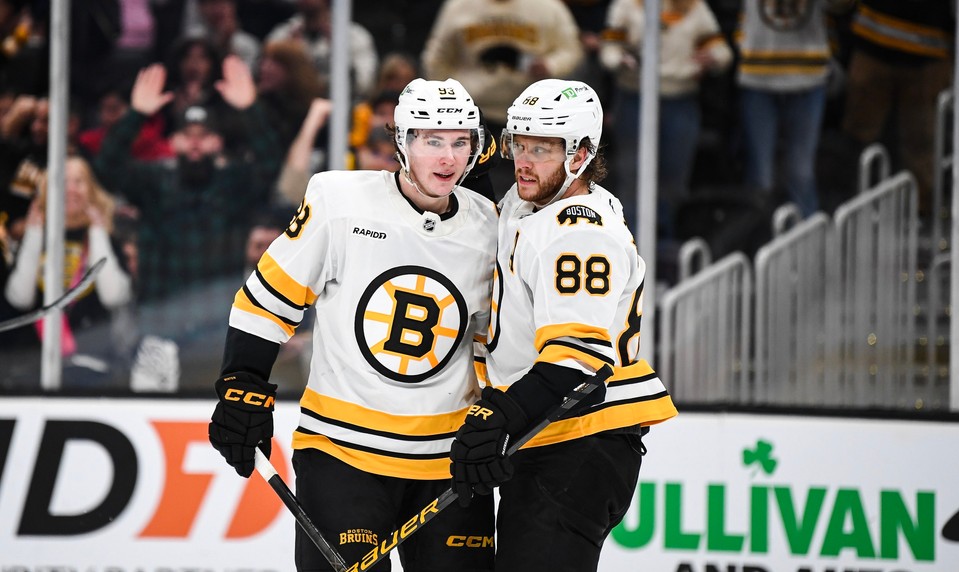 Pastrňák šesťkrát asistoval, Zacha strelil hattrick