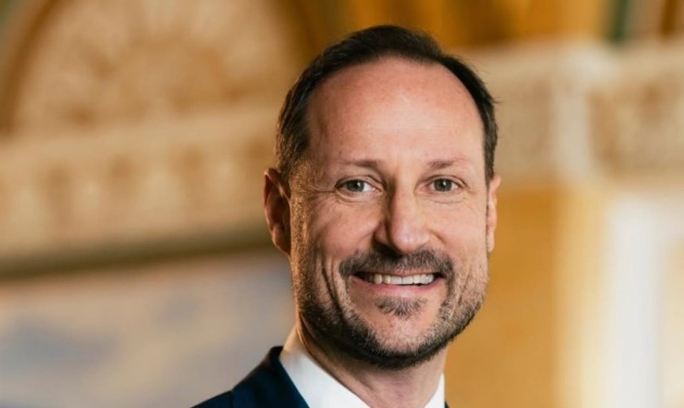 Kto je nový nórsky kráľ Haakon VIII.? Jeho manželku spájajú s Epsteinom, syna odsúdili za znásilnenie