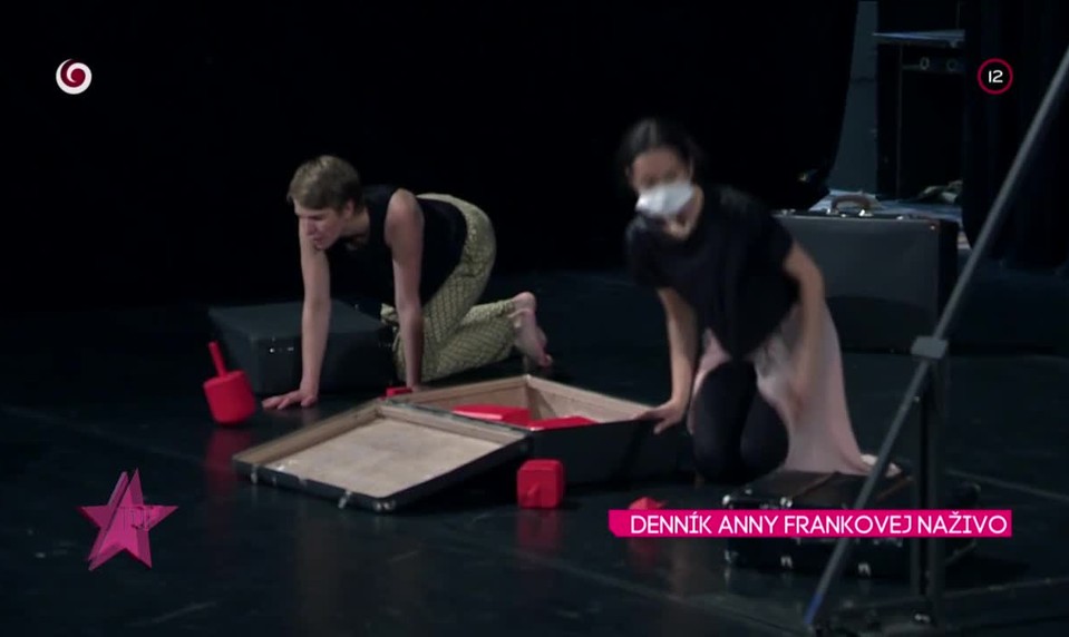 DENNÍK ANNY FRANKOVEJ NAŽIVO