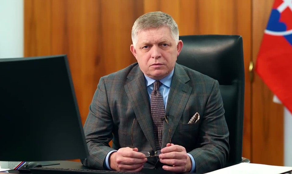 Fico: Slovensko zastavuje núdzové dodávky elektriny pre Ukrajinu