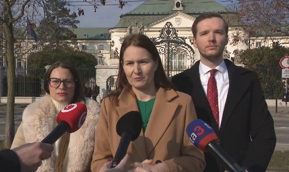 SaS vyzýva Fica, aby za lety na oslavy MDŽ zaplatil zo svojho. Má ísť o 20-tisíc eur