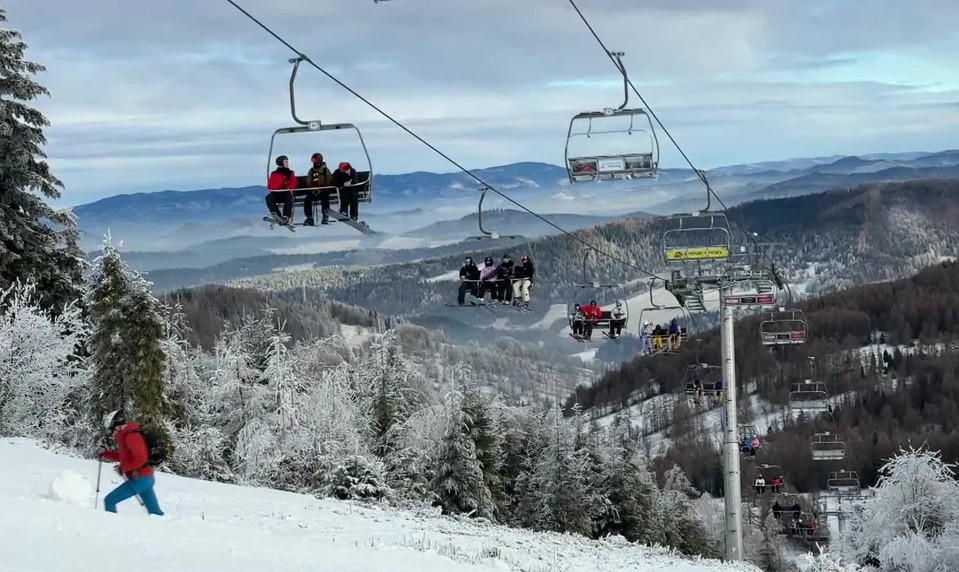 Pod Tatrami sa namiesto papúč obúvajú lyže, strediská hlásia ideálne podmienky