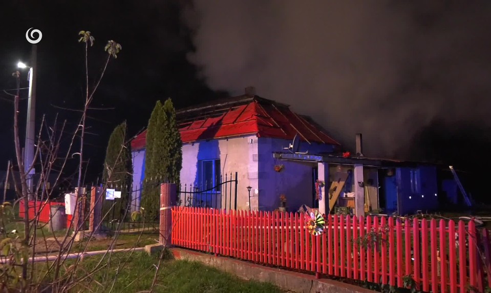 Rodinu s bábätkom pripravil požiar o dom. Hasiči bojovali s unikajúcim plynom