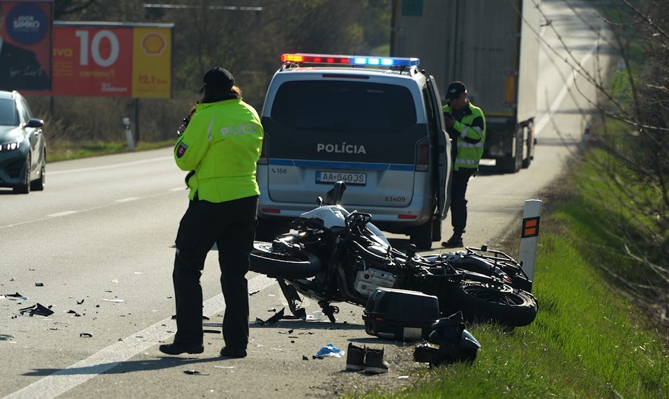 Medzi Košickou Novou Vsou a Košickými Olšanmi sa zrazilo nákladné auto s motorkárom