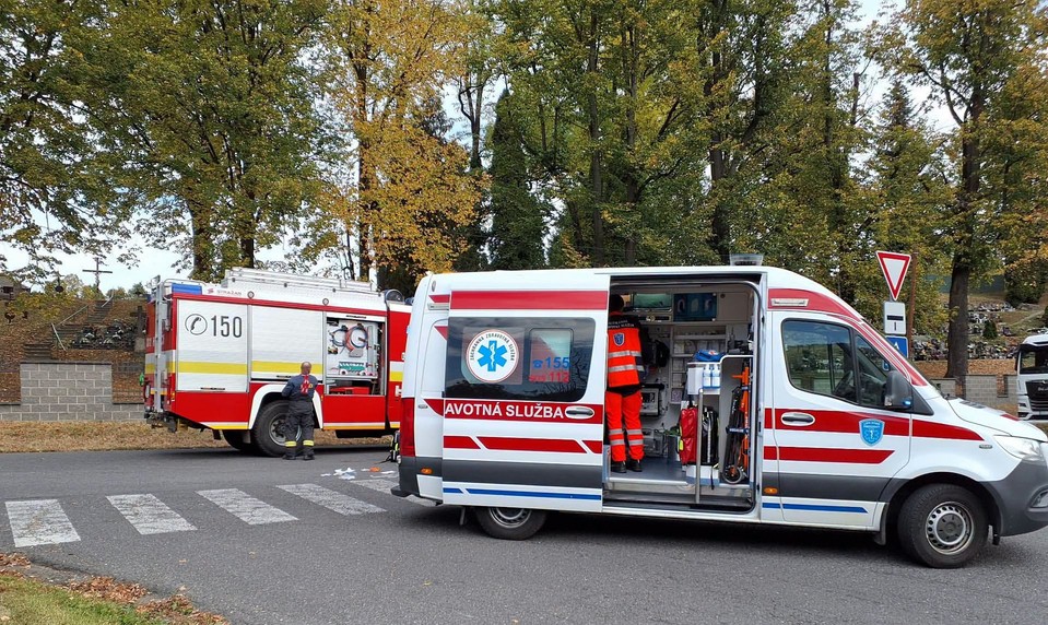 Dodávka zrazila v Liptovskom Hrádku troch ľudí. Medzi zranenými sú aj dve deti