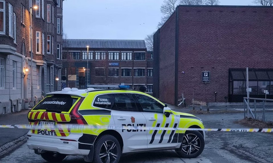 Polícia v Nórsku zasahovala pri synagóge, zadržala jedného človeka