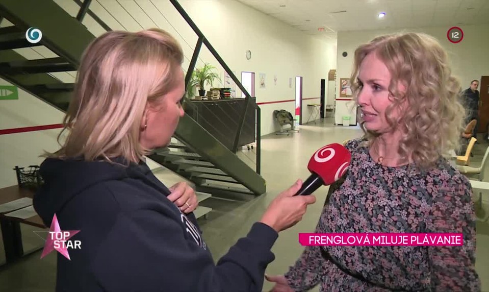 Frenglová miluje plávanie