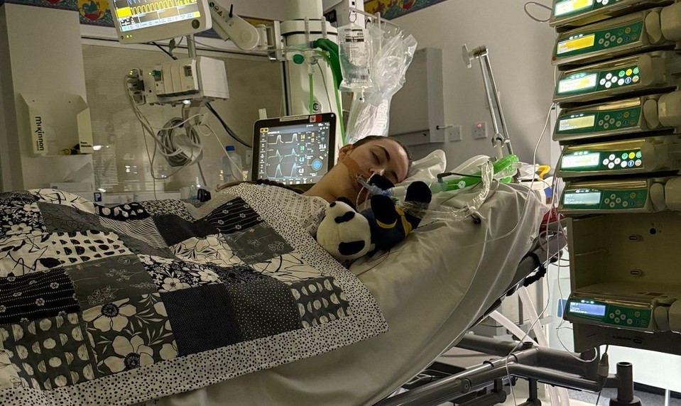 Chrípka jej zničila život. Školáčka po ochorení zostala ochrnutá od krku nadol
