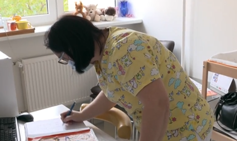 Sľubovaný príspevok pre zdravotné sestry sa môže scvrknúť: Vyhláška hovorí o "superhrubej" mzde