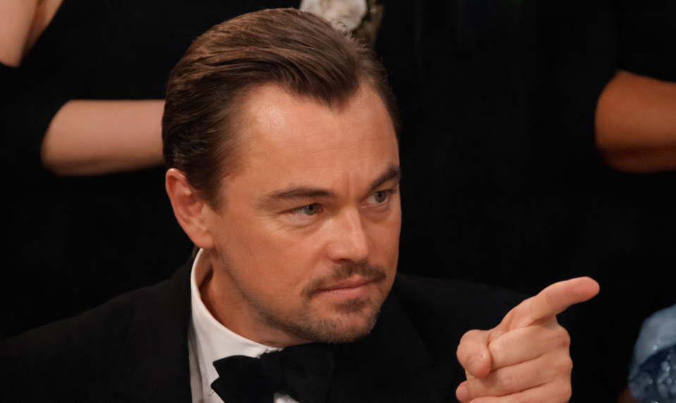 Najvirálnejšie video zo Zlatých glóbusov! TEJTO osobe vraj adresoval DiCaprio svoju divokú gestikuláciu!