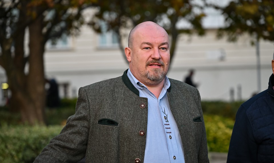 Služobné auto s ministrom Huliakom havarovalo. Vodič sa údajne vyhýbal protiidúcemu autu