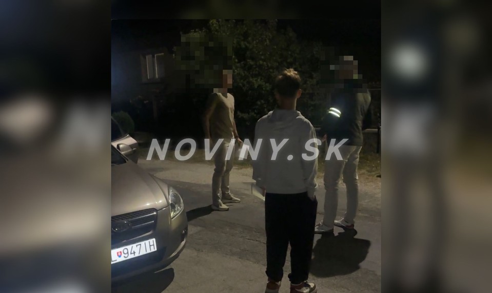 Incident pred školou v Čeľadiciach má dohru. Polícia 18-ročného Erika zadržala a obvinila