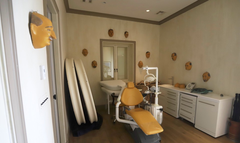 Zábery, ktoré doteraz nikto nevidel. Záznam ukazuje Epsteinovu vilu na "ostrove pedofilov"