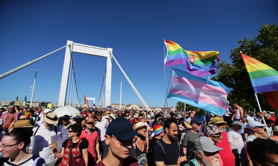 Europarlament varuje pred pretrvávajúcou krízou právneho štátu v Maďarsku. Vadí jej aj zákaz Pride pochodu