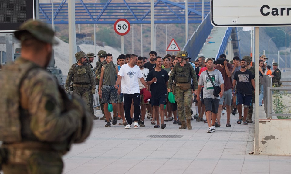 Prečo sa do Ceuty nahrnulo skoro 70-tisíc migrantov? Stačila jedna deizinformácia a kampaň influencerov