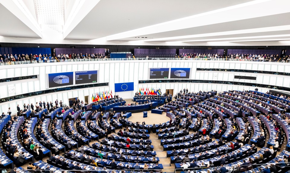 Europoslankyne budú mocť pred a po pôrode hlasovať cez splnomocnenca