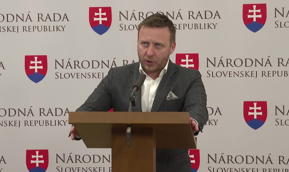 Šírenie poplašnej správy? Kotlár vinu odmieta a hovorí o politickom tlaku