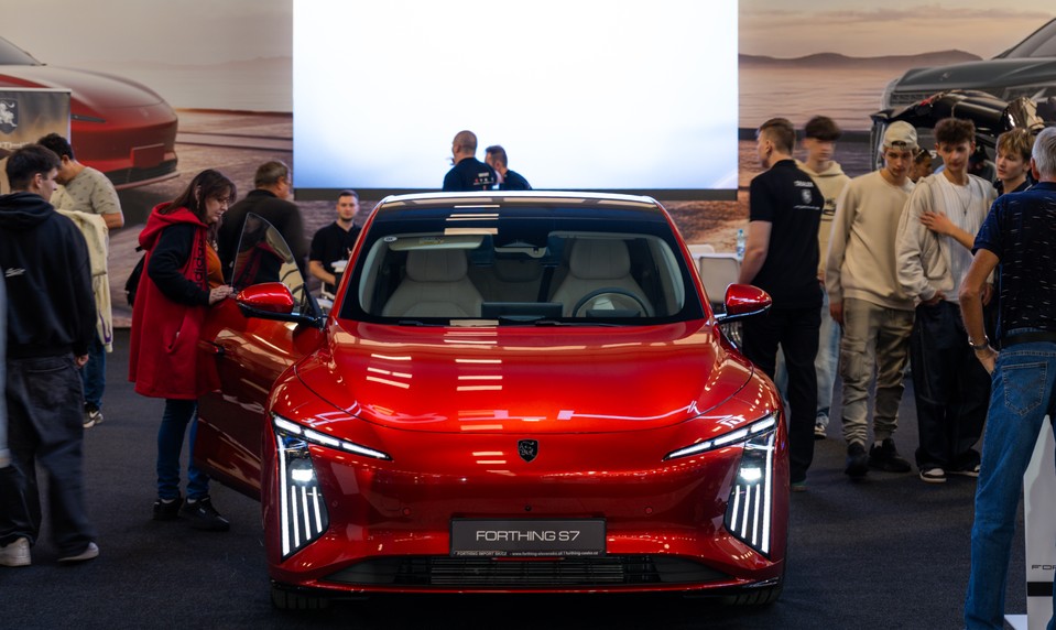 Čínske značky ovládli víkendový autosalón v Nitre. Voyah predstavil unikátne plug-in hybridné SUV, jeden z návštevníkov vyhral nový Dongfeng Mage