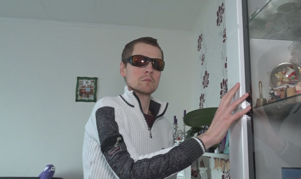 Vzácna choroba ho pripravila o zrak. Liek, ktorý mu môže zachrániť život, stojí 200-tisíc eur