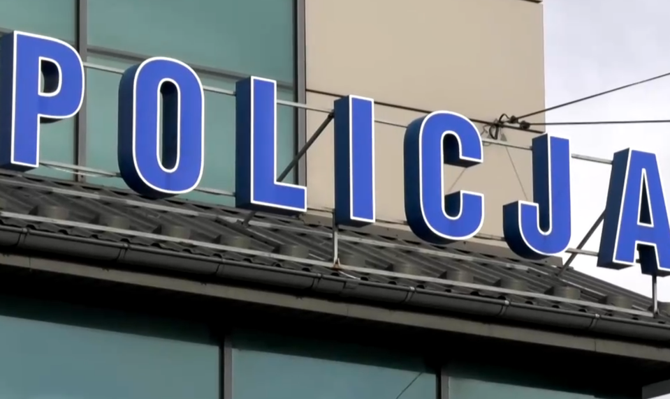 V ukradnutých topánkach prišiel na políciu. Chcel si kúpiť alkohol, skončil vo väzení