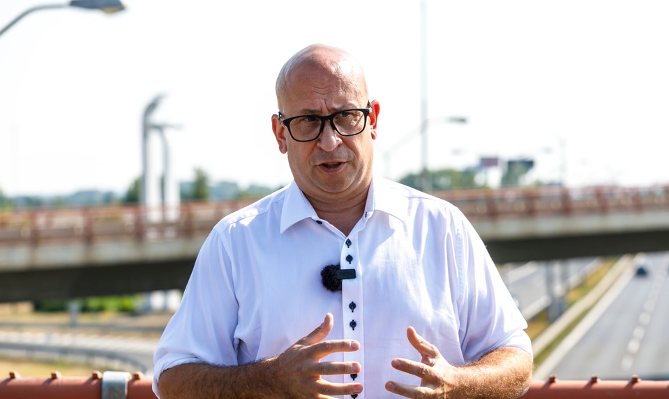 Politológ: Ráž mal odstúpiť z funkcie ministra skôr, teraz by to pôsobilo účelovo