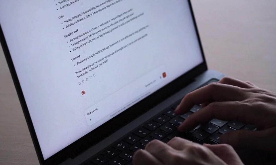 Nové pravidlá pre umelú inteligenciu: EÚ posilňuje transparentnosť pre chatboty a deepfakes